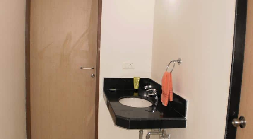 Honey Hospitality Service Apartments Bule Ridge, Pune 3